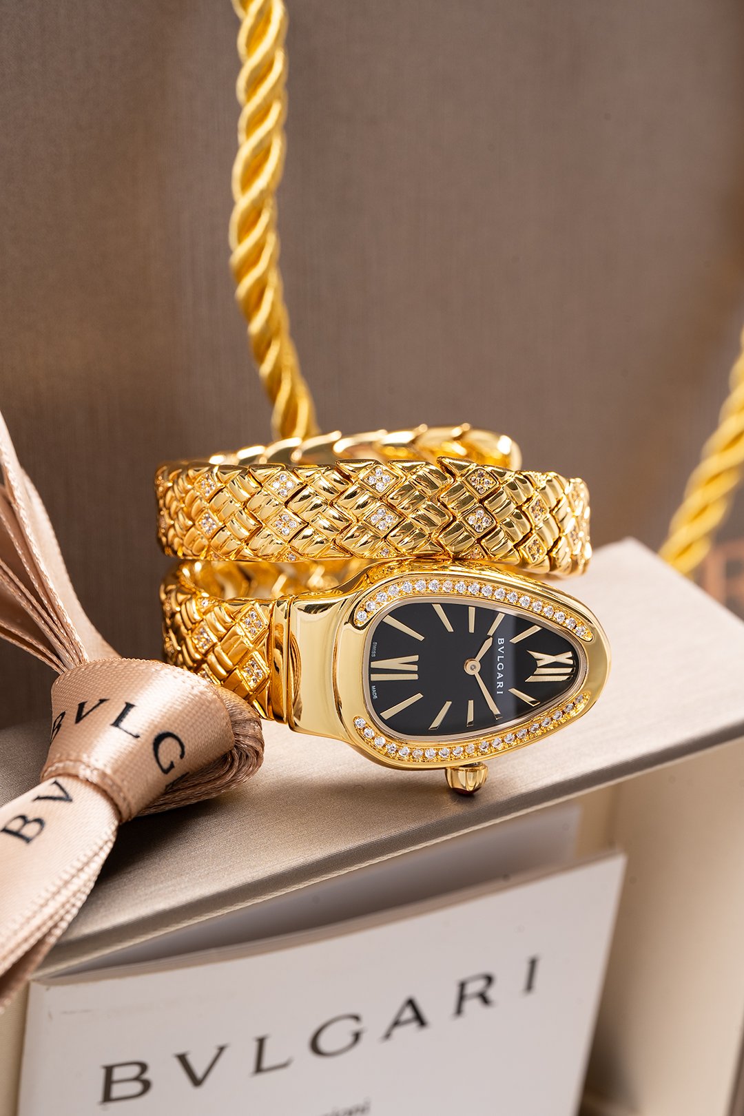 Bvlgari's new diamond-shaped art SERPENTINS PIG series watch