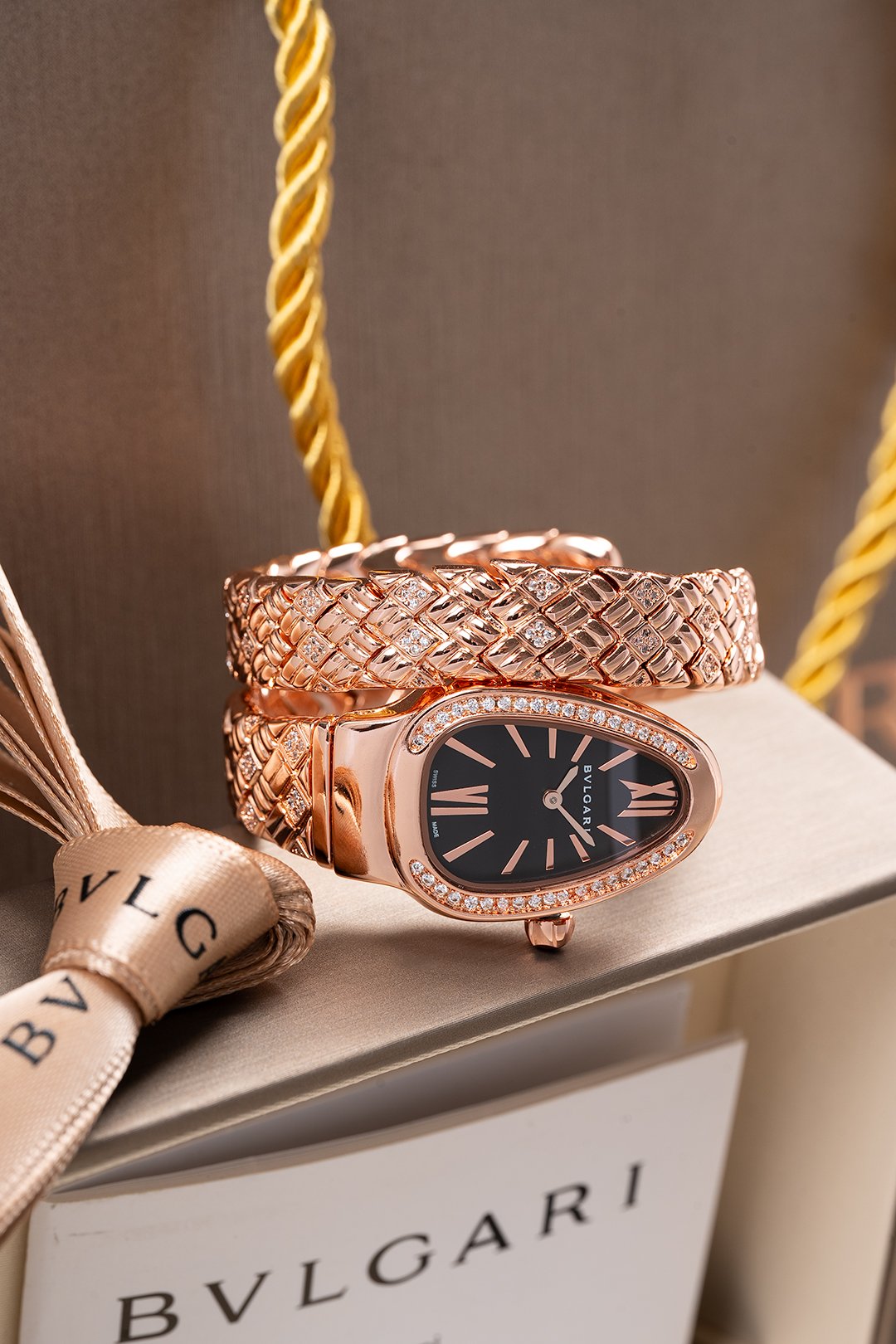 Bvlgari's new diamond-shaped art SERPENTINS PIG series watch - Image 11