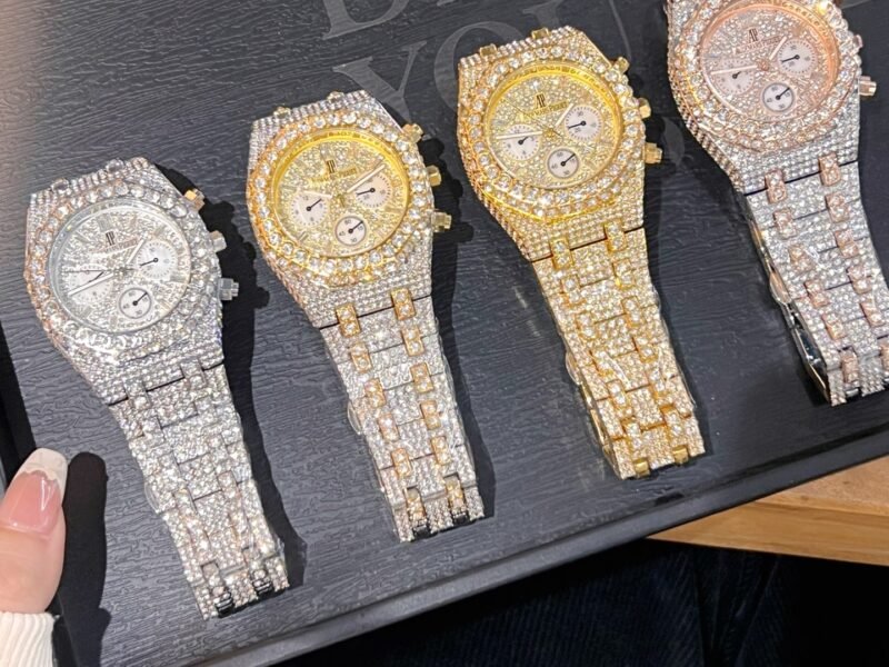 Audemars Piguet AP, a premium men's watch, boasts exquisite craftsmanship, a unique and ingenious calendar feature, and exudes elegance and luxury