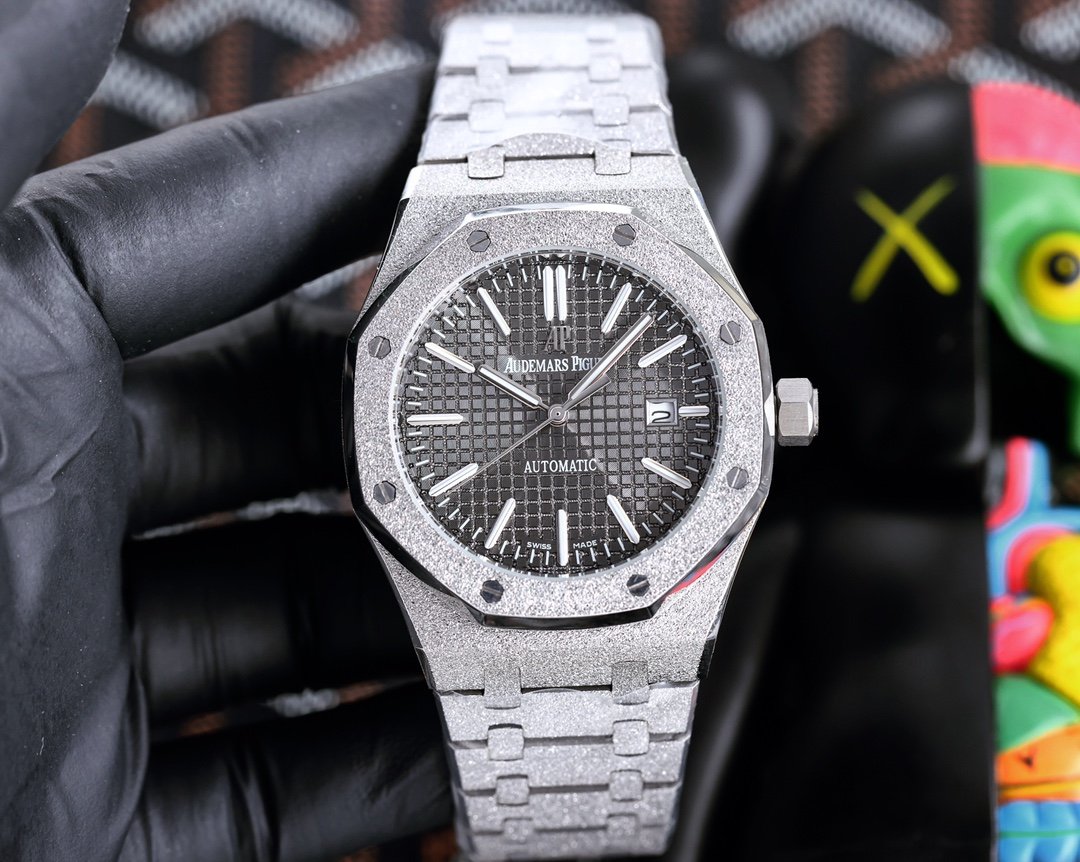 Audemars Piguet Royal Oak series sapphire glass watch - Image 4