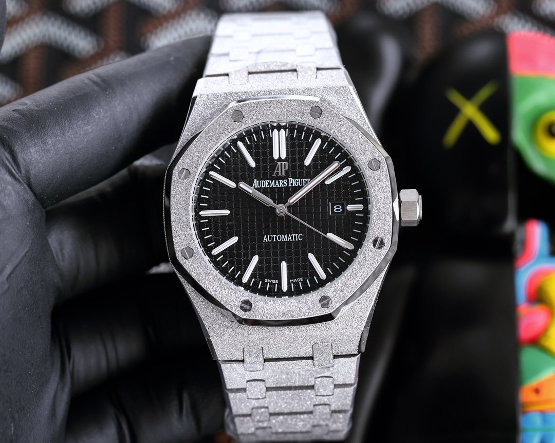 Audemars Piguet Royal Oak series sapphire glass watch - Image 11
