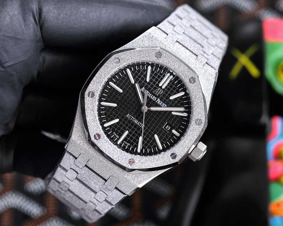 Audemars Piguet Royal Oak series sapphire glass watch - Image 12
