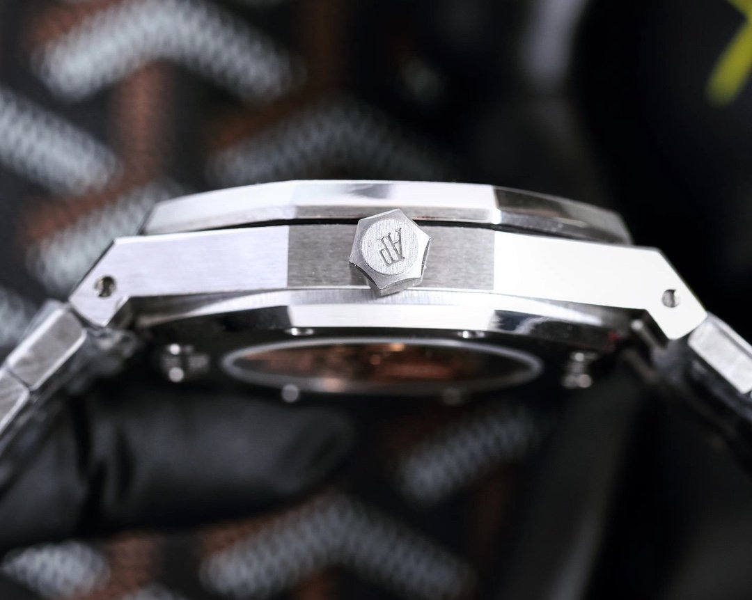 Audemars Piguet Royal Oak series sapphire glass watch - Image 13
