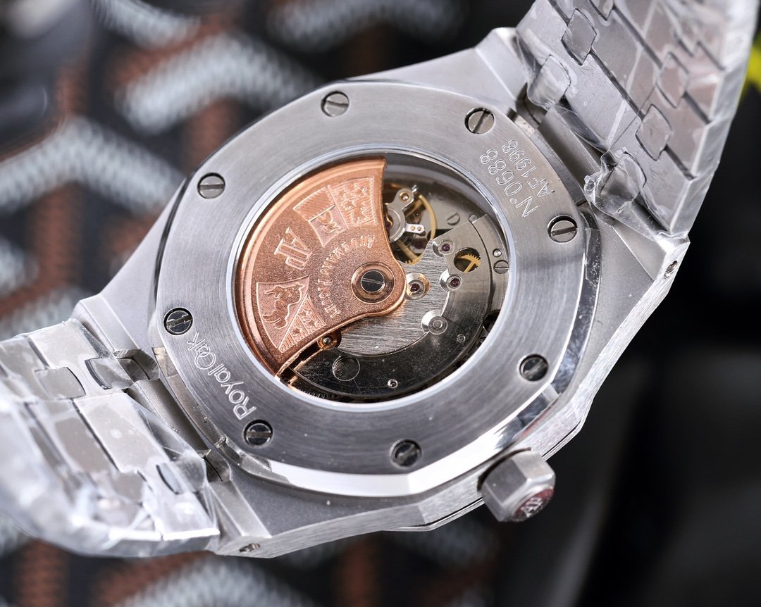 Audemars Piguet Royal Oak series sapphire glass watch - Image 18