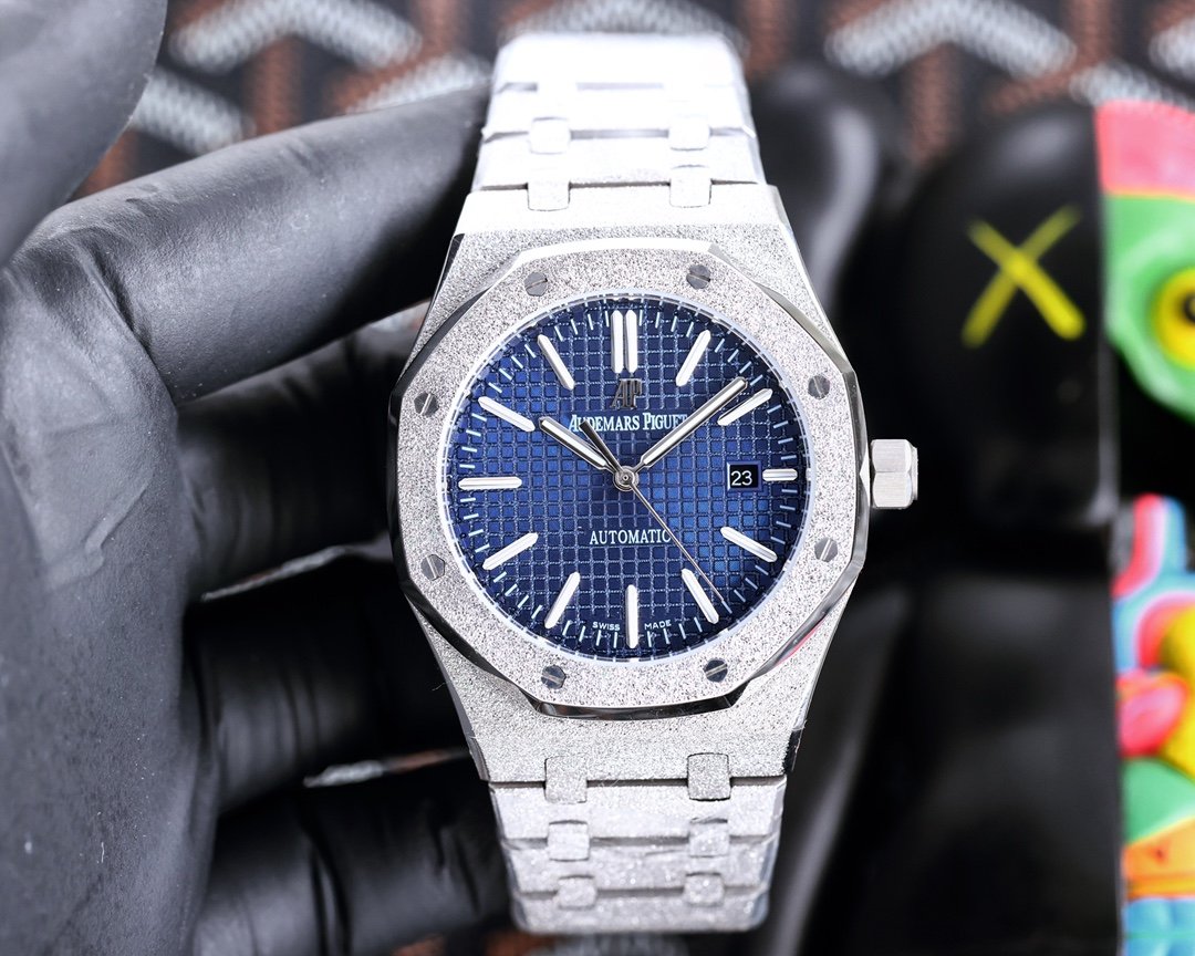 Audemars Piguet Royal Oak series sapphire glass watch - Image 15