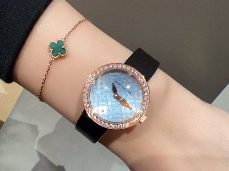 Lv Louis Vuitton, Blue Treasure Scratch resistant Mirror Movement Watch