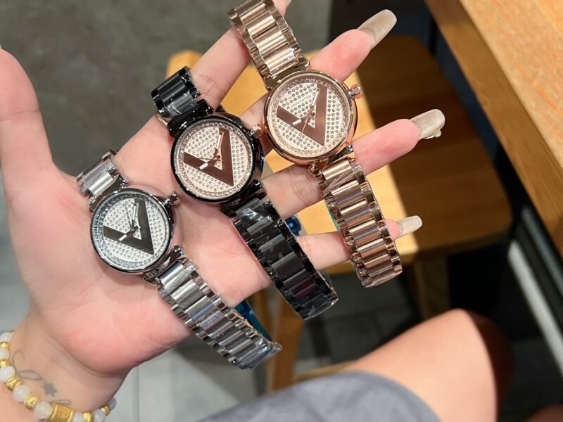 Louis Vuitton - the hottest and most cost-effective watch on the internet, versatile and fashionable. Various clothing styles can be matched