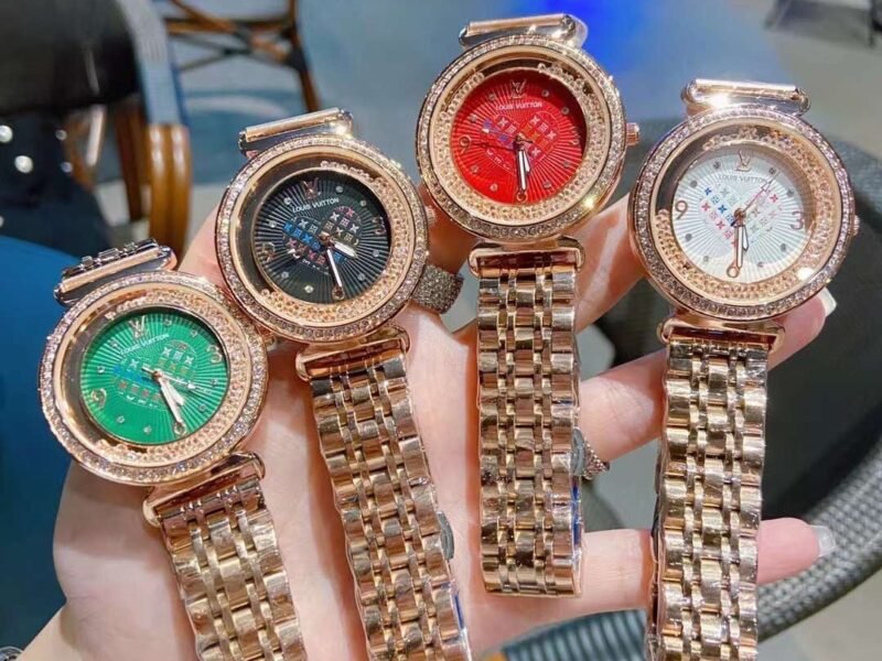 Louis Vuitton stainless steel strap versatile fashion watch, can be paired with various clothing styles