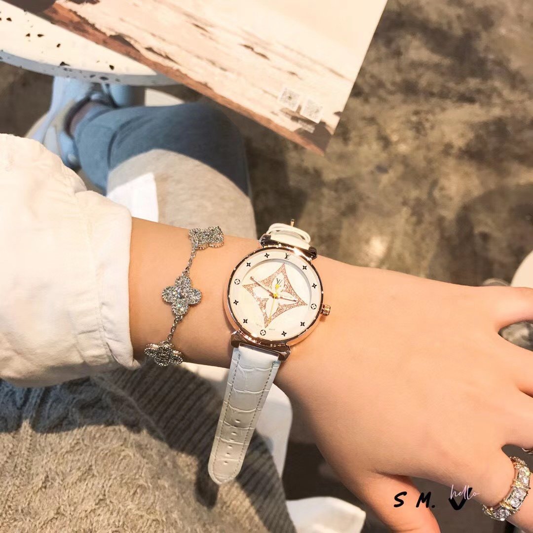 Louis Vuitton Exquisite Women's Watch with Four Leaf Clover Inlaid Literal Exquisite Watch