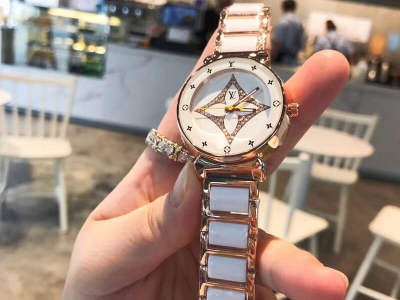 Louis Vuitton Exquisite Women's Watch with Four Leaf Clover Inlaid Literal Exquisite Ceramic Strap Watch Band