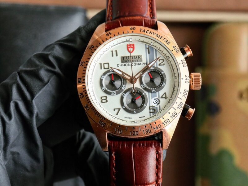 TUDOR Quartz Watch, 42mm Case, Leather Strap with Original Buckle, Retro-Inspired Design