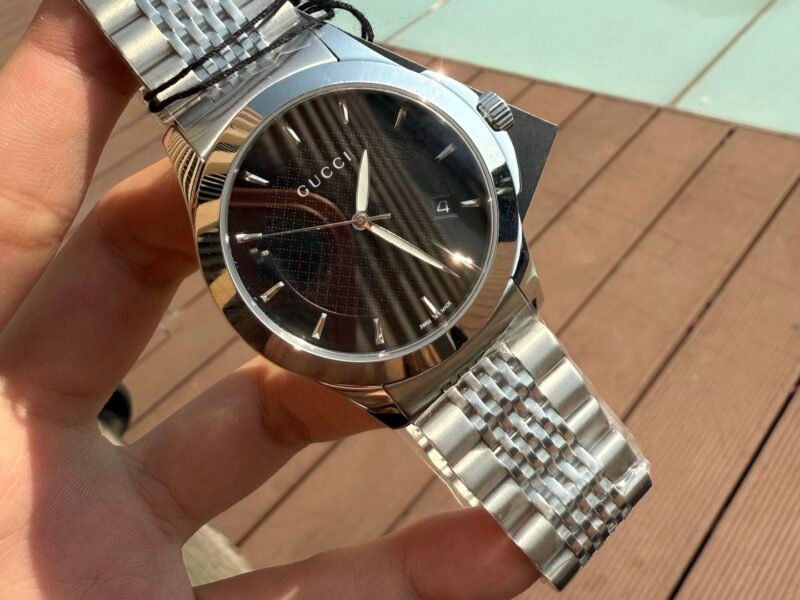 Classic Gucci G-timeless collection, classic nine bead strap, versatile watch for business and leisure