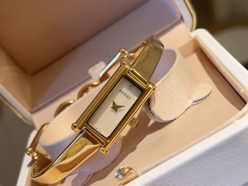 Gucci Women's Bracelet Watch 1500L Series