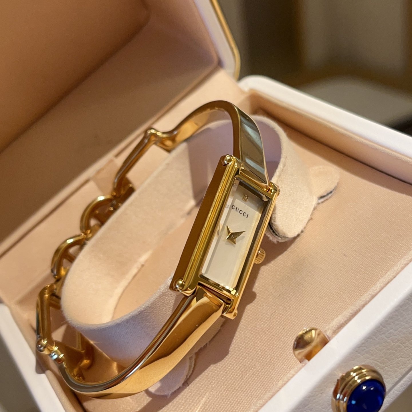 Gucci Women's Bracelet Watch 1500L Series - Image 9