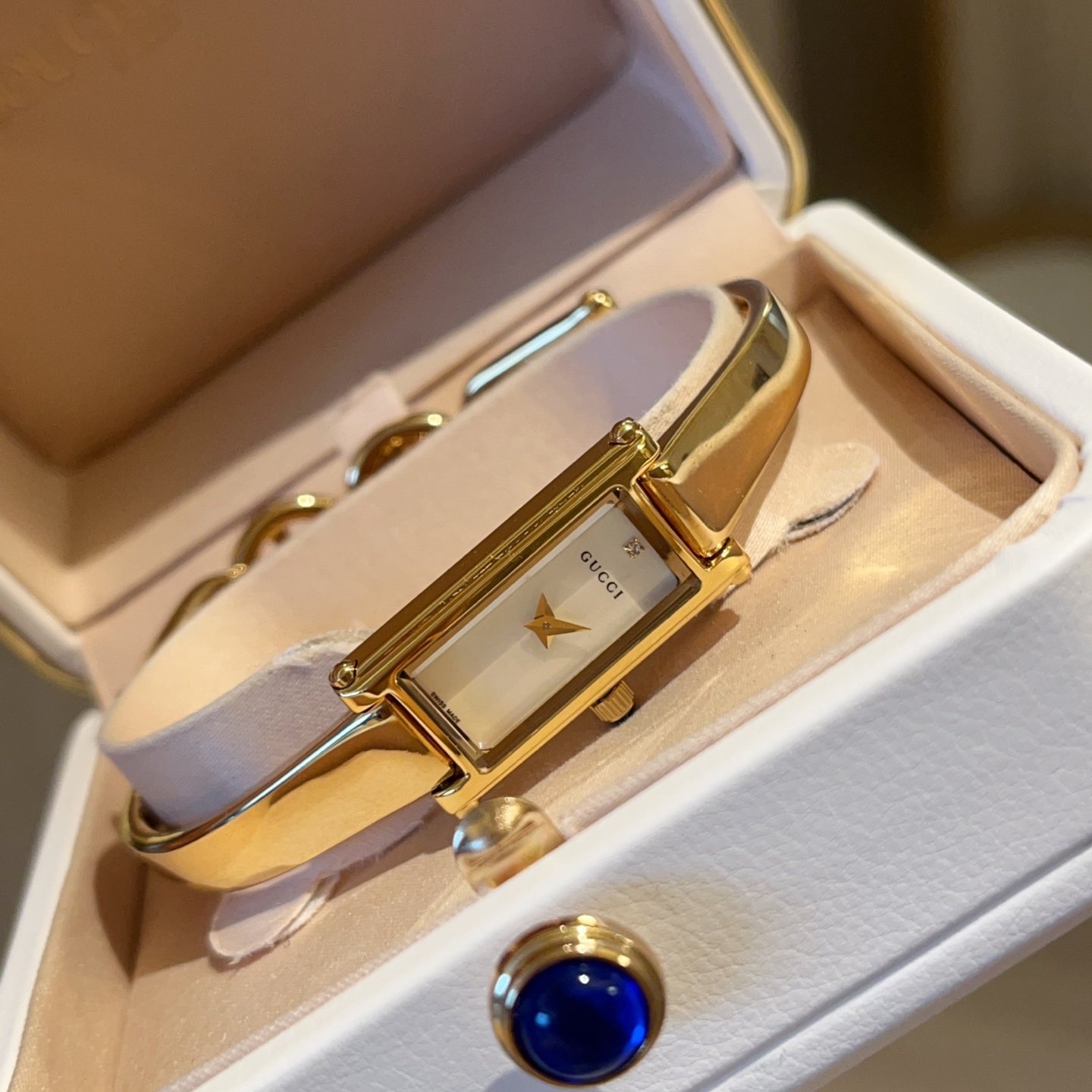 Gucci Women's Bracelet Watch 1500L Series - Image 4