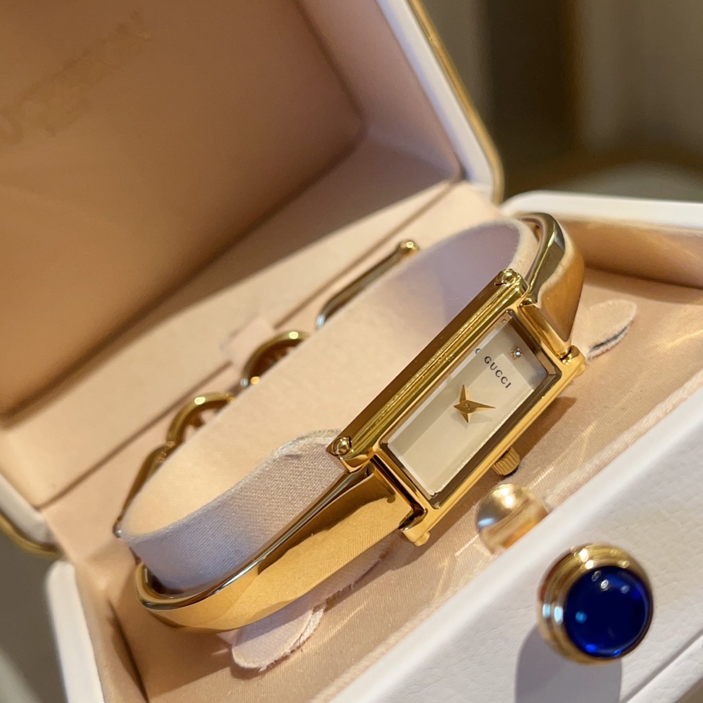 Gucci Women's Bracelet Watch 1500L Series - Image 3