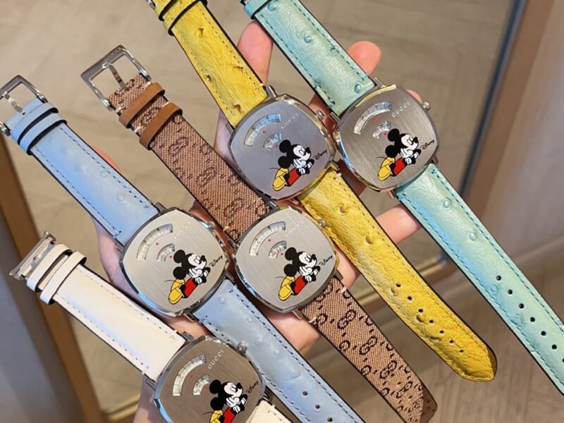 Gucci unisex Disney xGucci Grip series watch