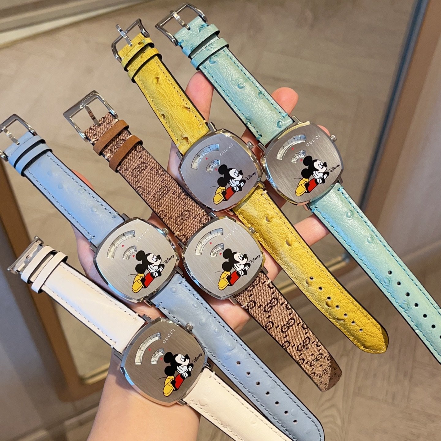 Gucci unisex Disney xGucci Grip series watch