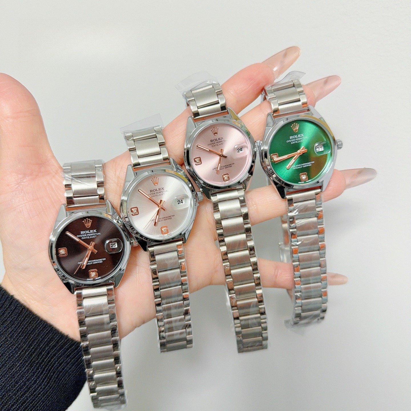 Rolex 33mm Classic Ladies Wristwatch • Exquisite Design & Date-just