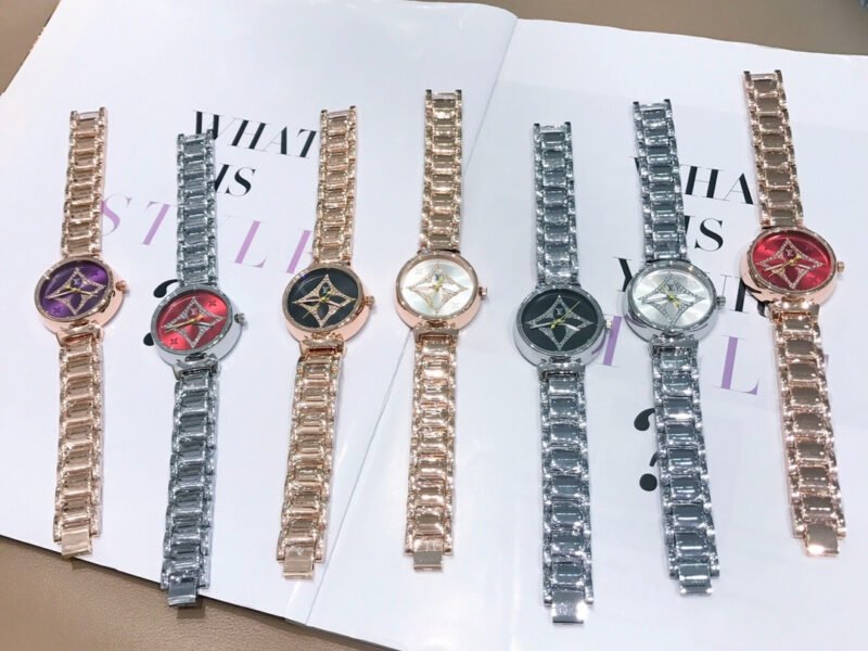 Louis Vuitton exquisite ladies' wristwatch with exquisite alloy strap, four leaf clover inlaid with diamonds, and literal design