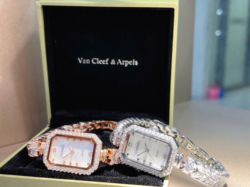 Chanel's exquisite and luxurious wristwatch for aristocratic young girls