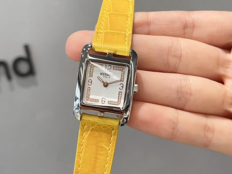 Hermes "HEUREH" series watches, classic H-shaped case, white natural enamel literal,