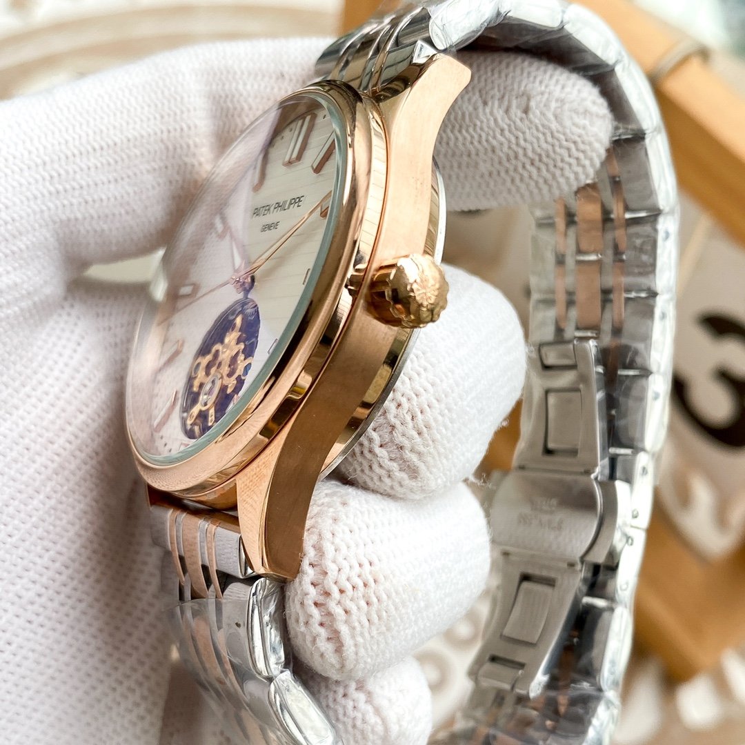 Patek Philippe boutique men's wristwatch features a multifunctional design with a gentlemanly style and a mineral super strong mirror finish - Image 3