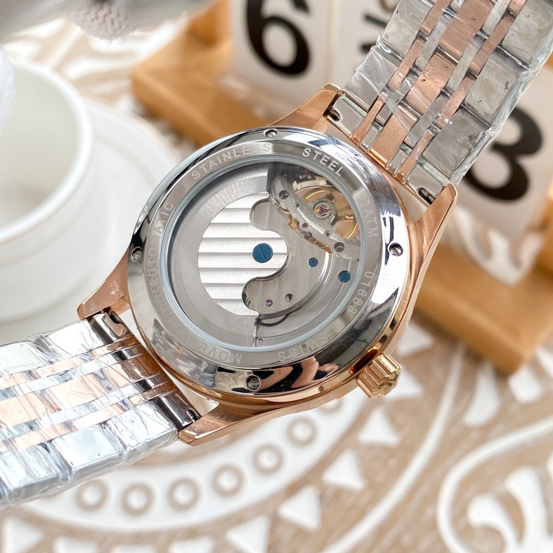 Patek Philippe boutique men's wristwatch features a multifunctional design with a gentlemanly style and a mineral super strong mirror finish - Image 5