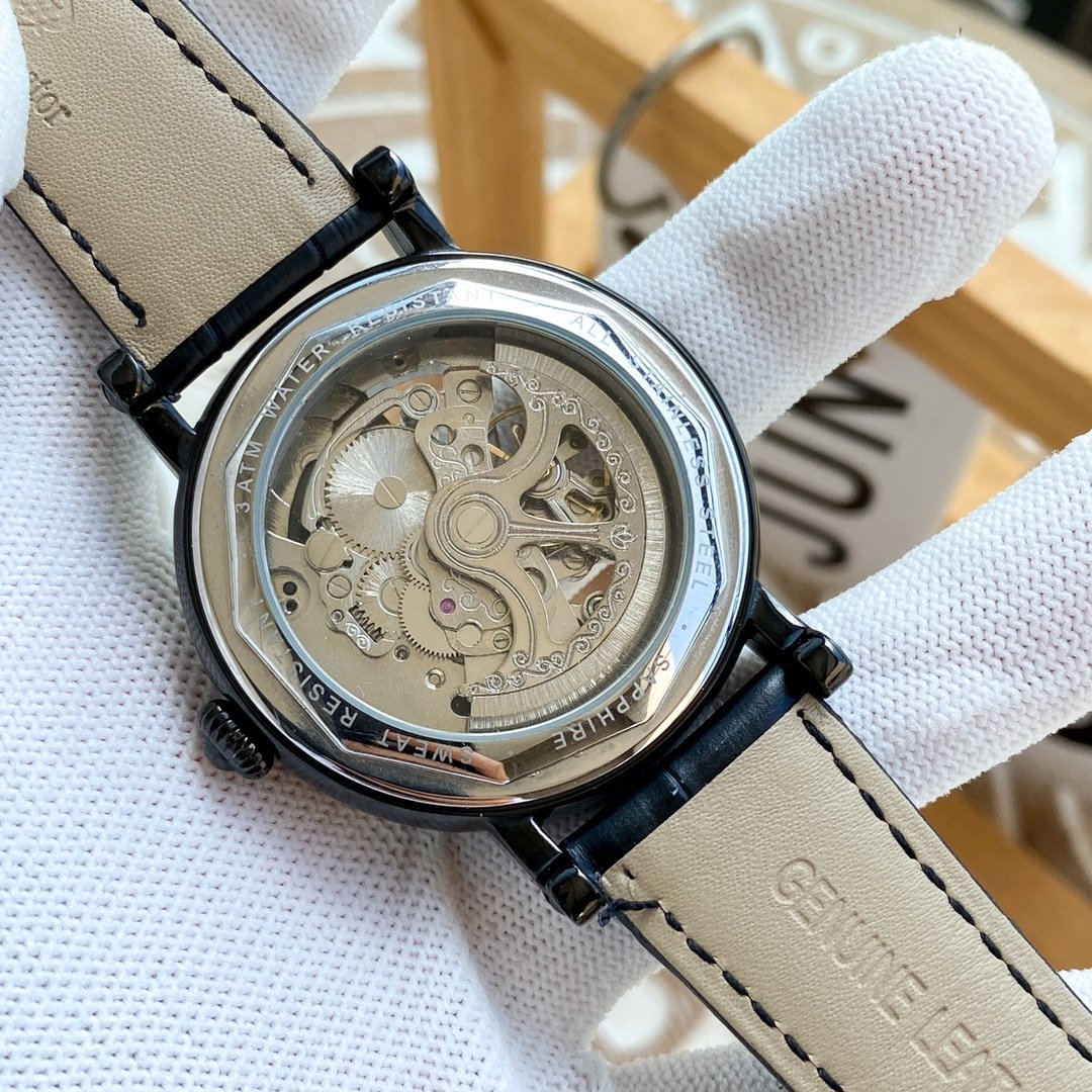 Patek Philippe's classic three pin men's watch, crafted with exquisite craftsmanship, carries a noble style - Image 3