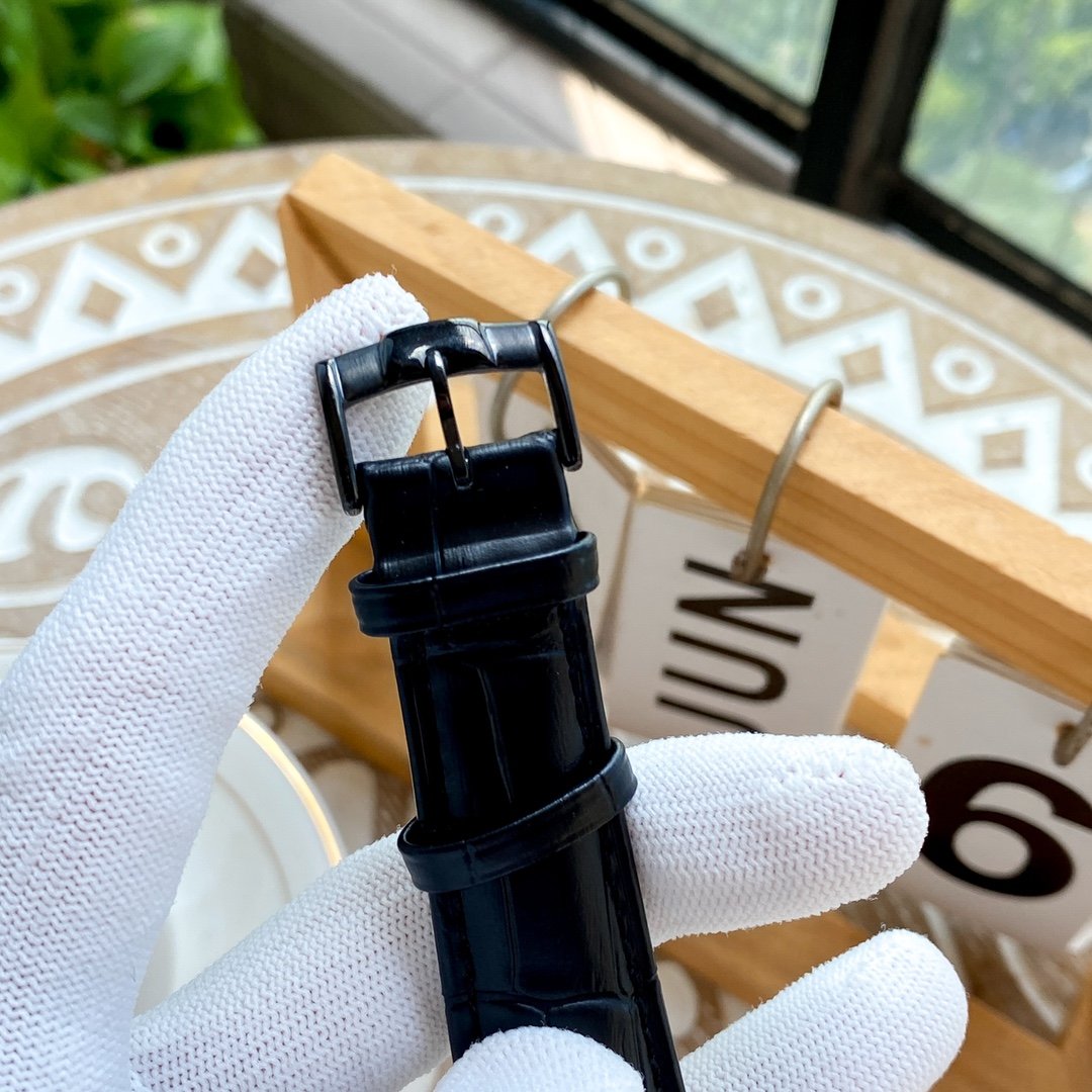 Patek Philippe's classic three pin men's watch, crafted with exquisite craftsmanship, carries a noble style - Image 4