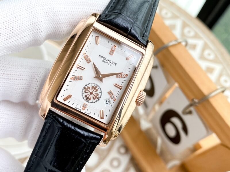 Patek Philippe's premium men's watch showcases exquisite craftsmanship and unique creativity, interpreting a noble aura
