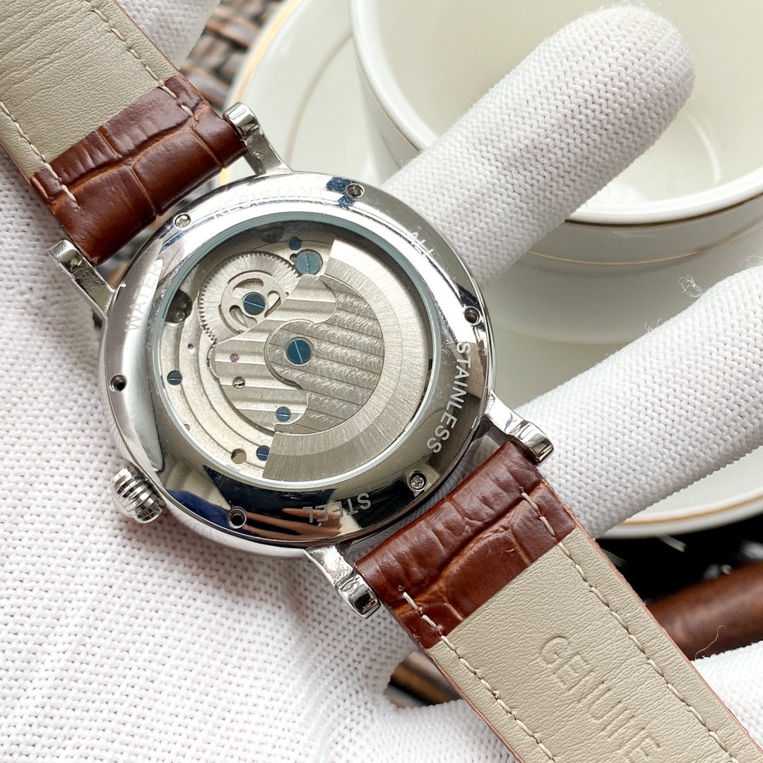 Patek Philippe boutique men's wristwatch features a large flywheel design with exquisite craftsmanship, making it a luxurious and elegant choice for gentlemen - Image 3