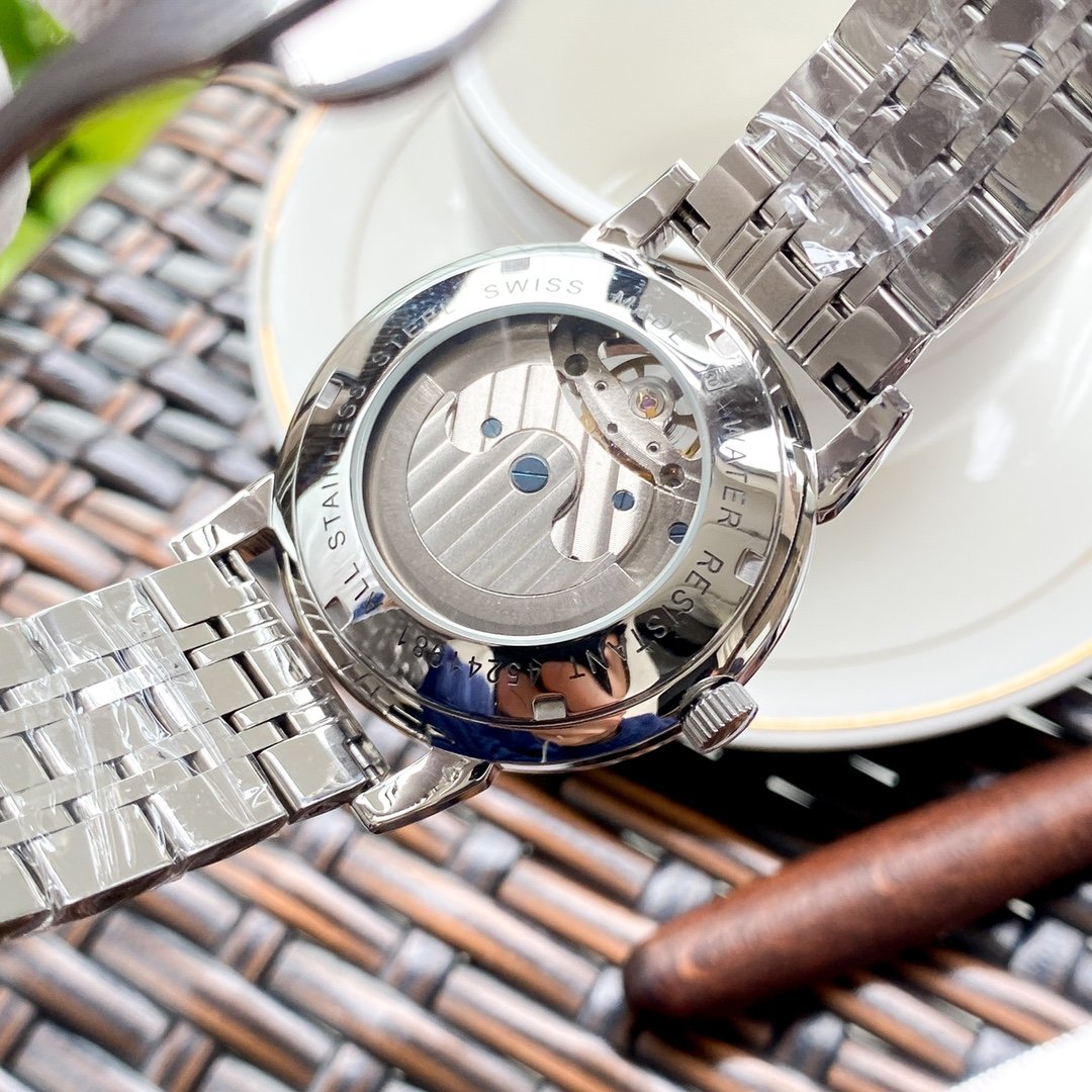 Patek Philippe men's luxury watches feature a classic design with a large flywheel, showcasing exquisite craftsmanship and exuding a noble aura - Image 4