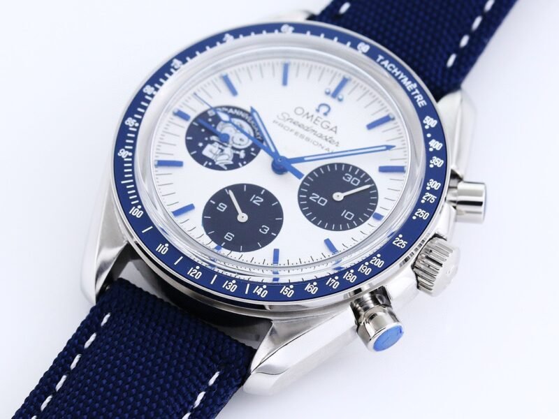 Omega SPEEDMASTER Series 310.32.42.50.02.001 Watch (Snoopy Award 50th Anniversary Commemorative Watch)