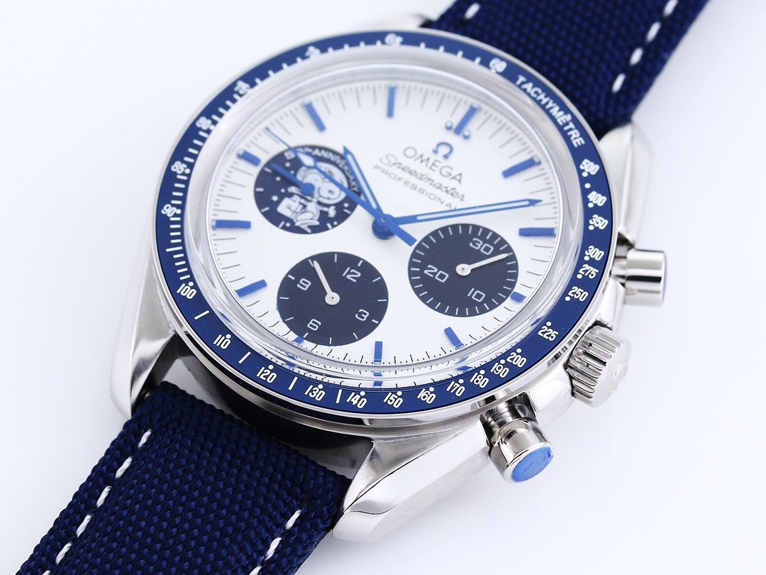Omega SPEEDMASTER Series 310.32.42.50.02.001 Watch (Snoopy Award 50th Anniversary Commemorative Watch)