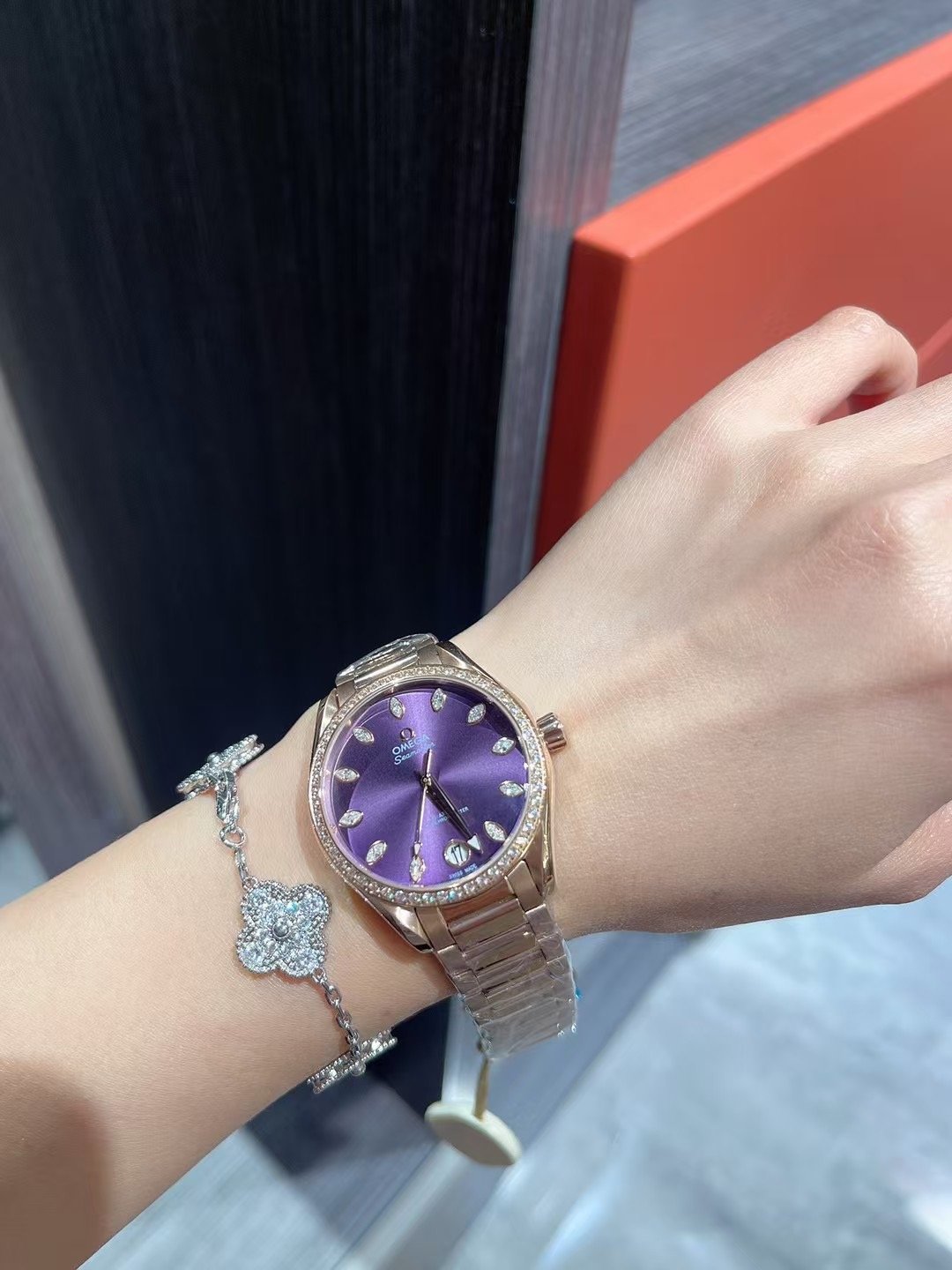 Omega Seamaster Women’s Watch with Captivating Mother-of-Pearl Dial Finish - Image 4