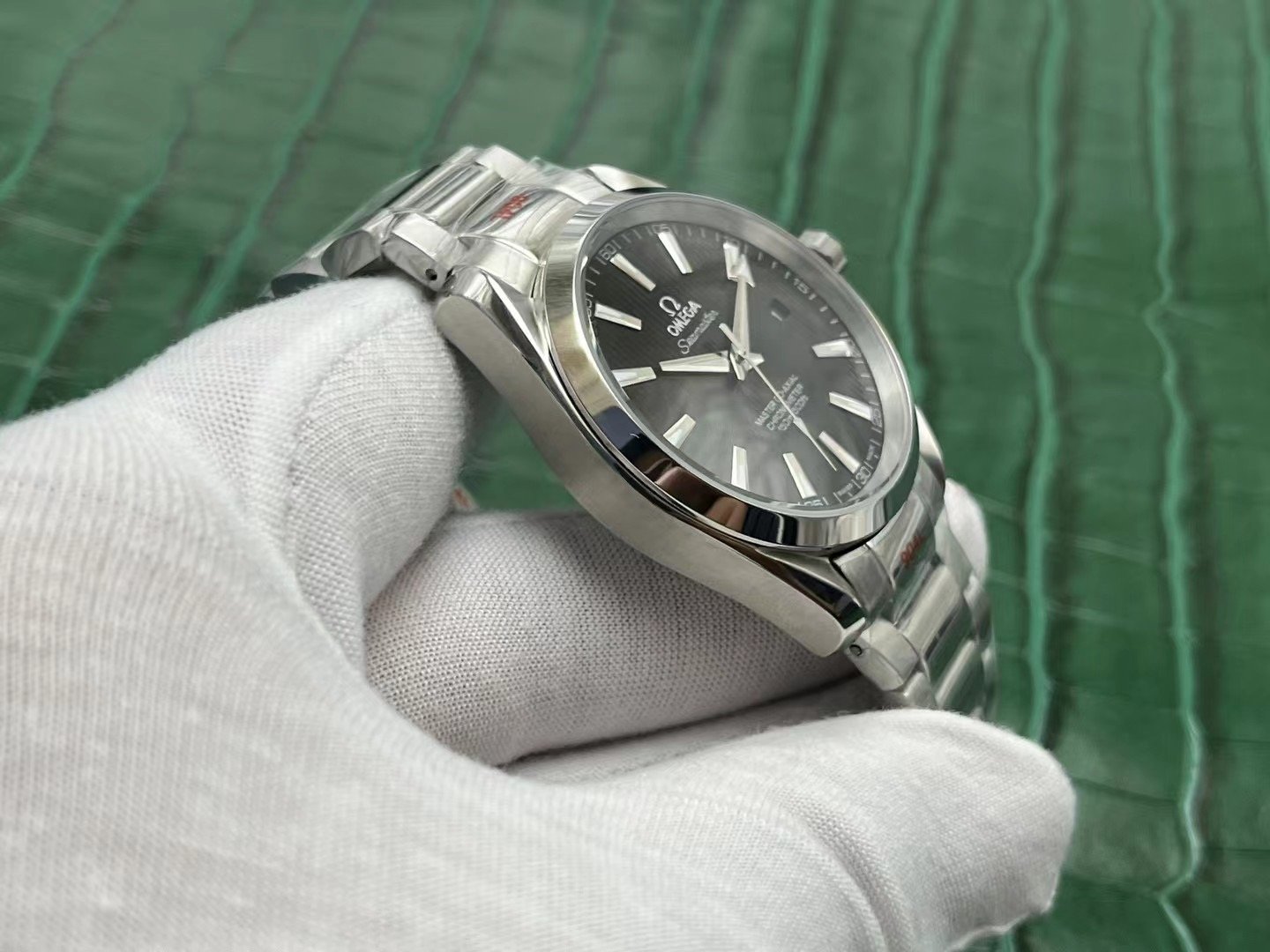 Omega Seamaster Aqua Terra 150m | Classic Ladies' Watch with Timeless Design - Image 8