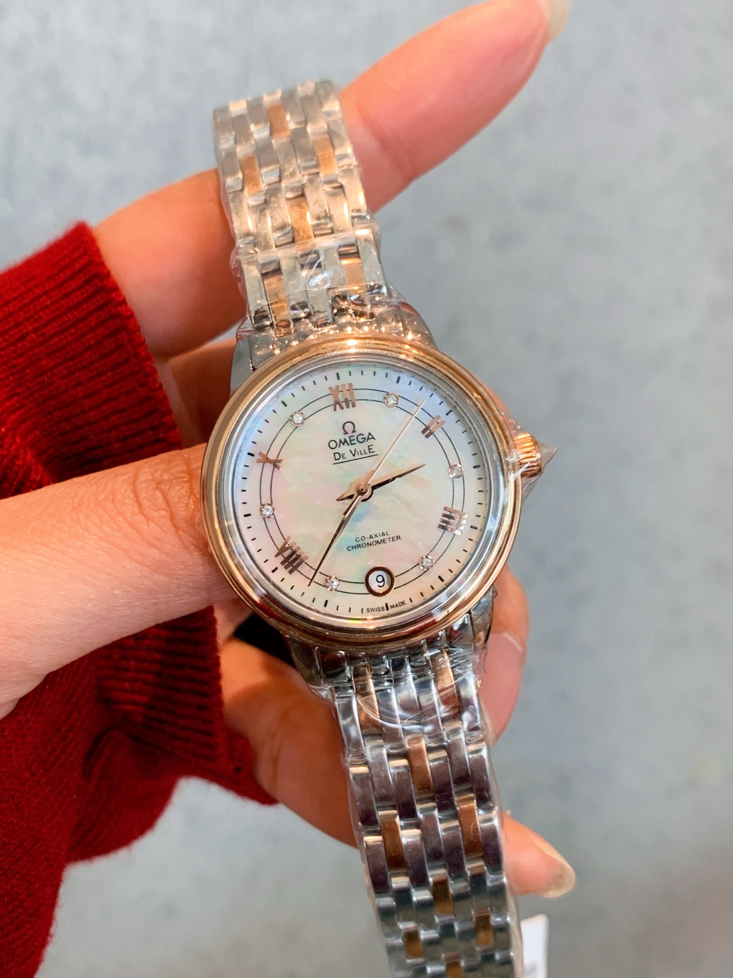 Omega De Ville 32mm Ladies Quartz Watch | Minimalist Elegance & Refined Luxury - Image 6