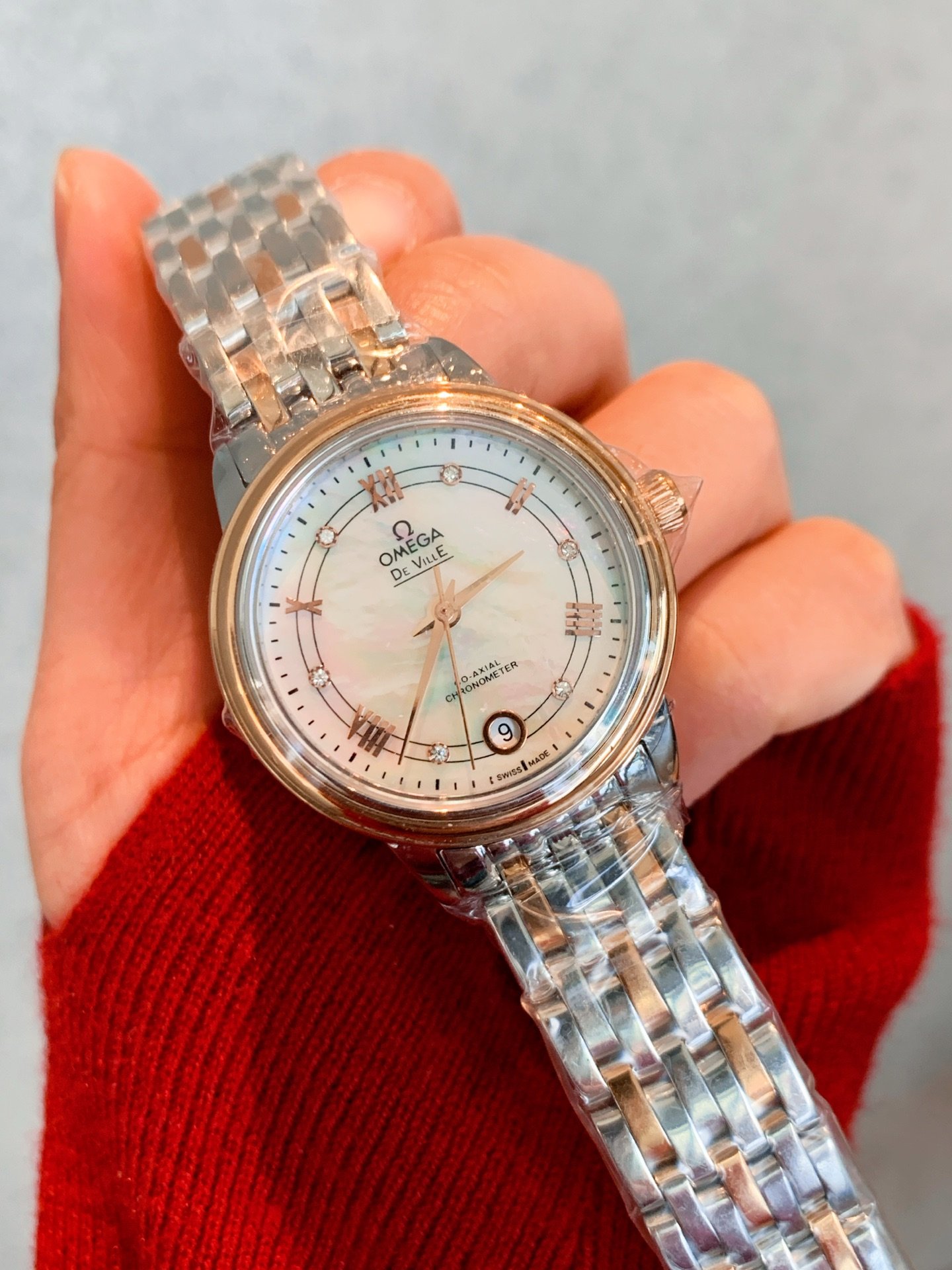 Omega De Ville 32mm Ladies Quartz Watch | Minimalist Elegance & Refined Luxury - Image 5