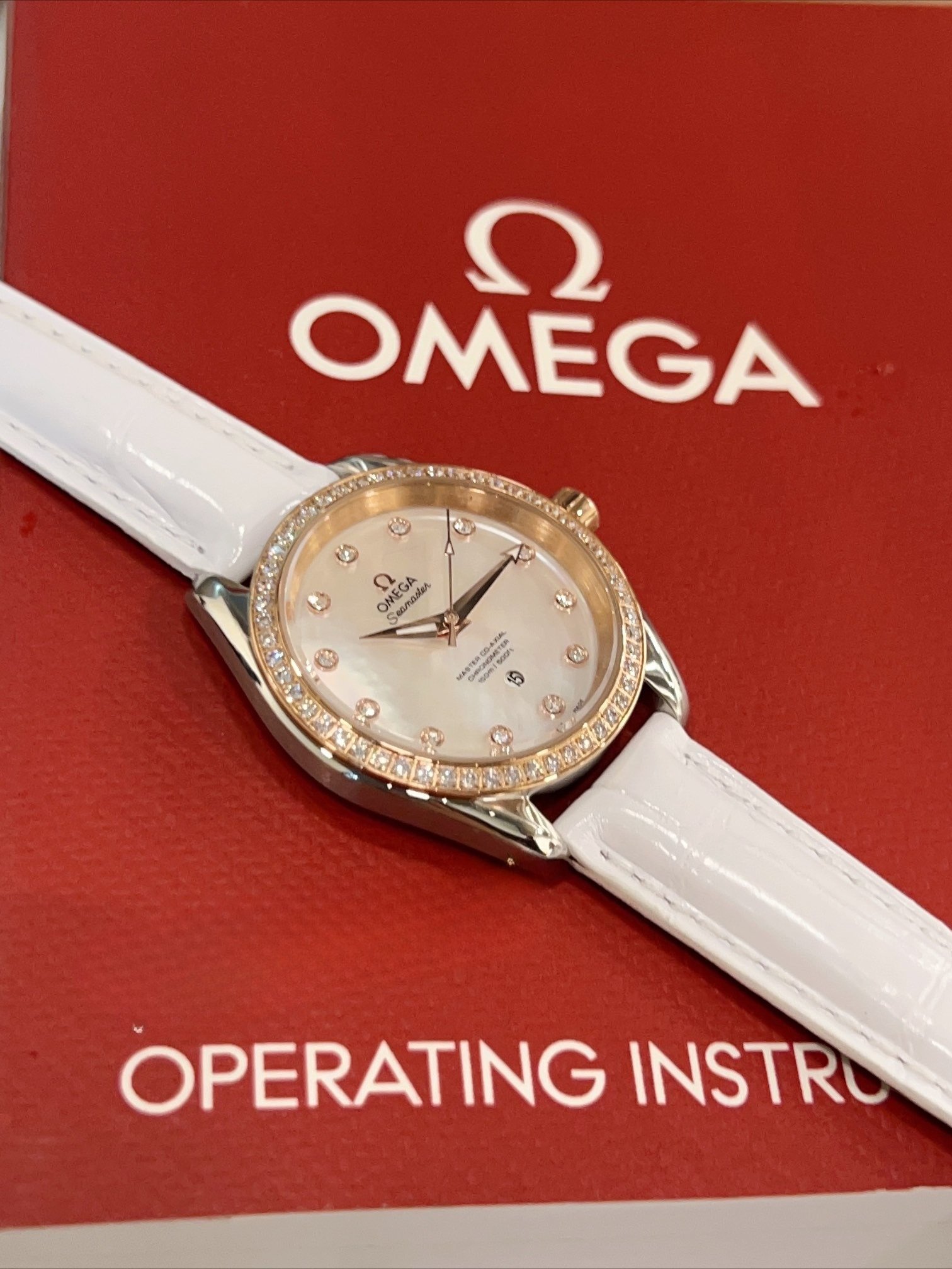 Omega Seamaster AquaTerra Ladies’ Watch with Diamond Bezel & Mother-of-Pearl Dial - Image 4