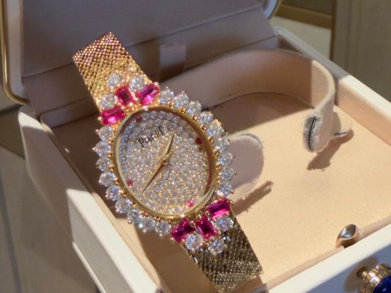 Piaget Sixtie High Jewellery&&Exquisite Timepiece Adorned with Sapphires, Embodies Timeless Luxury watch